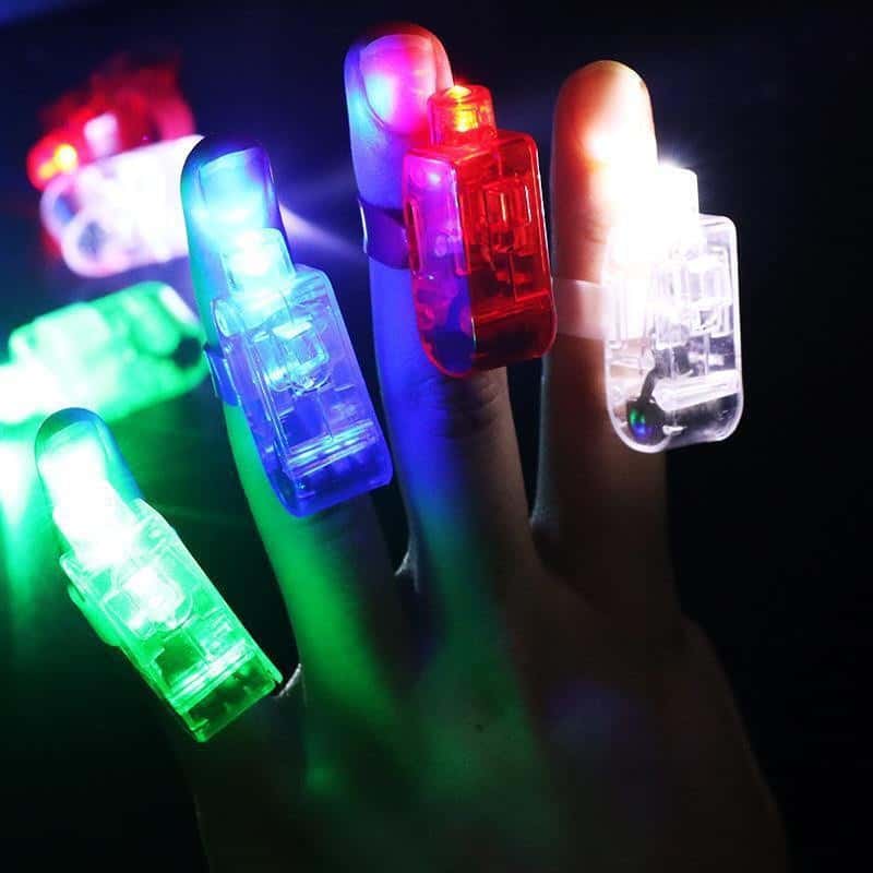 https://www.apfelkiste.ch/resize/media/catalog/product/4/e/4er-set-leuchtende-led-finger-lichter-silvester-party-disco-fasnacht-bunt_1.800x800@200.high.jpg