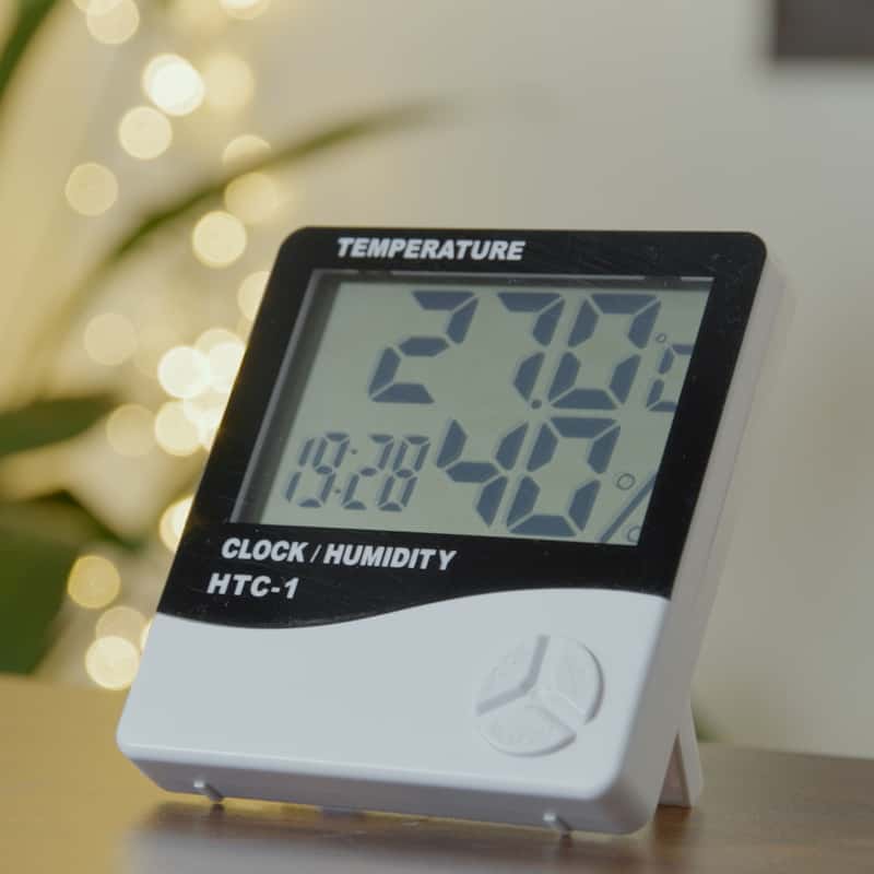 https://www.apfelkiste.ch/resize/media/catalog/product/s/t/digital-lcd-indoor-uhr-thermometer-hygrometer-weiss.800x800@200.high.jpg